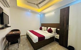 Hotel S R Palace Near Delhi International Airport